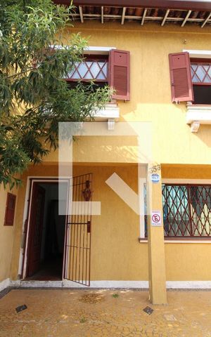 Casa à venda com 128m², 3 quartos e 2 vagasGaragem - Fachada