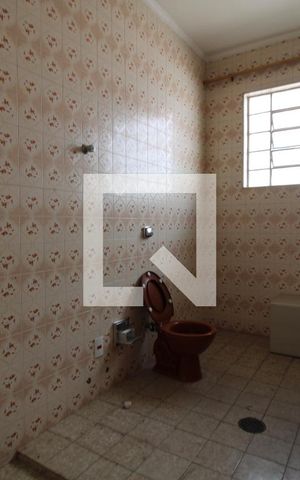 Casa à venda com 128m², 3 quartos e 2 vagasBanheiro 2