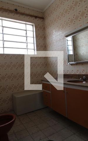 Casa à venda com 128m², 3 quartos e 2 vagasBanheiro 2