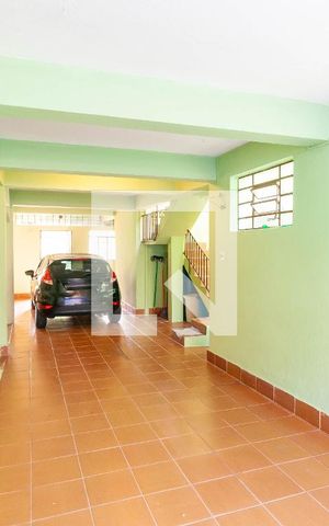 Casa à venda com 312m², 4 quartos e 4 vagas Casa à venda com 312m², 4 quartos e 4 vagasGaragem