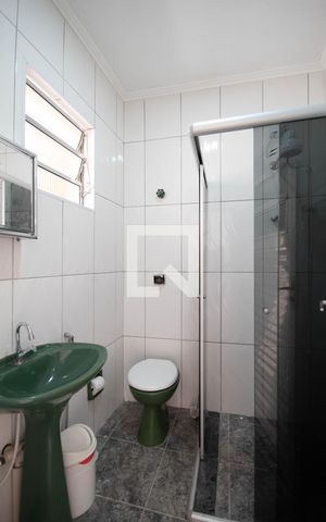 Casa à venda com 250m², 5 quartos e 5 vagas Casa à venda com 250m², 5 quartos e 5 vagasBanheiro de Serviço
