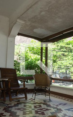 Casa à venda com 550m², 4 quartos e 4 vagas Casa à venda com 550m², 4 quartos e 4 vagasvaranda