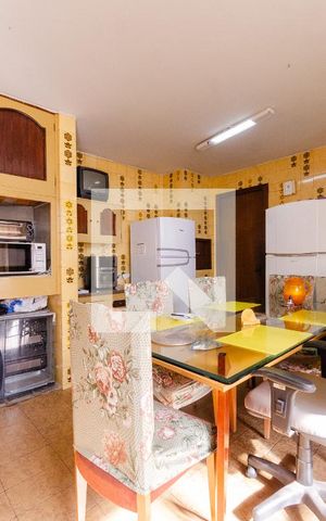Casa à venda com 595m², 6 quartos e 4 vagas Casa à venda com 595m², 6 quartos e 4 vagasCozinha