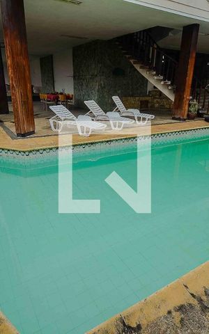 Casa à venda com 766m², 5 quartos e 8 vagas Casa à venda com 766m², 5 quartos e 8 vagasPiscina