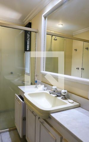 Apartamento à venda com 360m², 3 quartos e 3 vagas Apartamento à venda com 360m², 3 quartos e 3 vagasBanheiro social