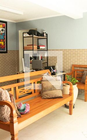 Casa à venda com 242m², 3 quartos e 3 vagas Casa à venda com 242m², 3 quartos e 3 vagasGaragem