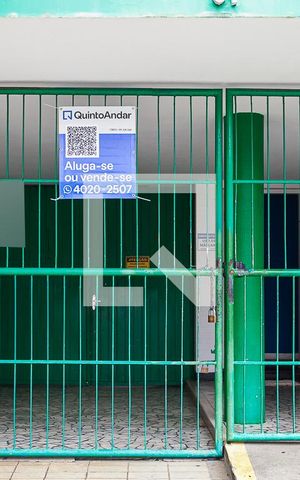 Casa à venda com 340m², 4 quartos e 8 vagas Casa à venda com 340m², 4 quartos e 8 vagasPlaca