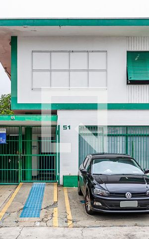 Casa à venda com 340m², 4 quartos e 8 vagas Casa à venda com 340m², 4 quartos e 8 vagasFachada