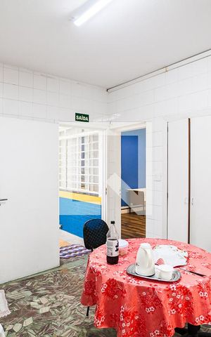 Casa à venda com 340m², 4 quartos e 8 vagas Casa à venda com 340m², 4 quartos e 8 vagasCozinha
