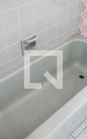 Casa à venda com 340m², 4 quartos e 8 vagas Casa à venda com 340m², 4 quartos e 8 vagasBanheiro da Suíte