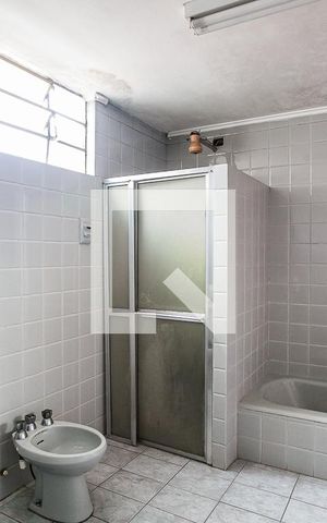 Casa à venda com 340m², 4 quartos e 8 vagas Casa à venda com 340m², 4 quartos e 8 vagasBanheiro da Suíte