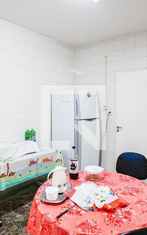Casa à venda com 340m², 4 quartos e 8 vagas Casa à venda com 340m², 4 quartos e 8 vagasCozinha