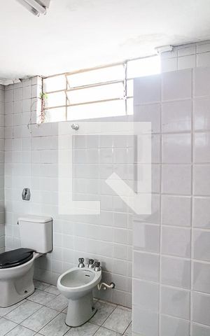 Casa à venda com 340m², 4 quartos e 8 vagas Casa à venda com 340m², 4 quartos e 8 vagasBanheiro da Suíte