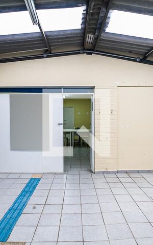 Casa à venda com 340m², 4 quartos e 8 vagas Casa à venda com 340m², 4 quartos e 8 vagasQuintal