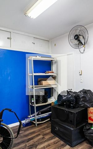 Casa à venda com 340m², 4 quartos e 8 vagas Casa à venda com 340m², 4 quartos e 8 vagasSala de TV