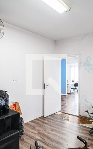 Casa à venda com 340m², 4 quartos e 8 vagas Casa à venda com 340m², 4 quartos e 8 vagasSala de TV