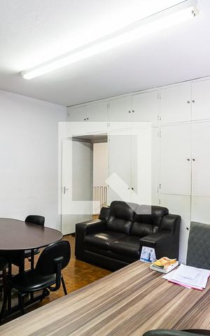 Casa à venda com 340m², 4 quartos e 8 vagas Casa à venda com 340m², 4 quartos e 8 vagasSuíte