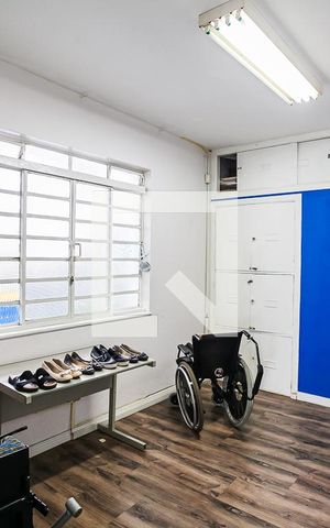 Casa à venda com 340m², 4 quartos e 8 vagas Casa à venda com 340m², 4 quartos e 8 vagasSala de TV