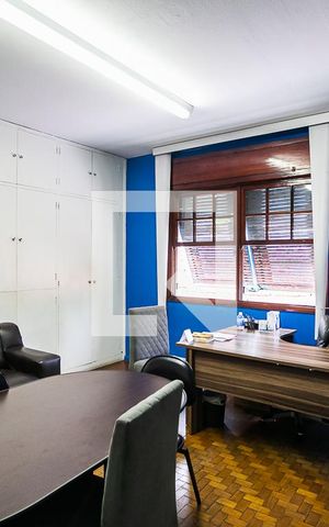 Casa à venda com 340m², 4 quartos e 8 vagas Casa à venda com 340m², 4 quartos e 8 vagasSuíte