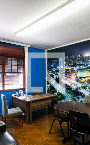 Casa à venda com 340m², 4 quartos e 8 vagas Casa à venda com 340m², 4 quartos e 8 vagasSuíte