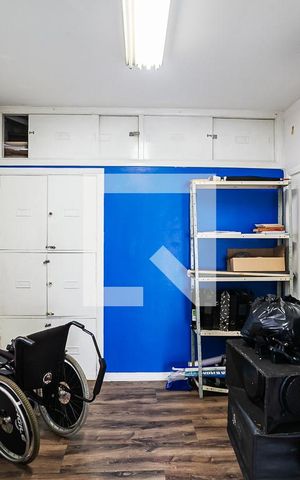 Casa à venda com 340m², 4 quartos e 8 vagas Casa à venda com 340m², 4 quartos e 8 vagasSala de TV
