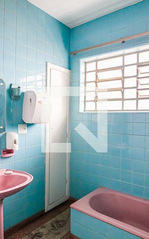 Casa à venda com 340m², 4 quartos e 8 vagas Casa à venda com 340m², 4 quartos e 8 vagasBanheiro