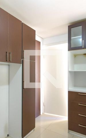 Casa à venda com 185m², 3 quartos e 2 vagasCozinha - Armários