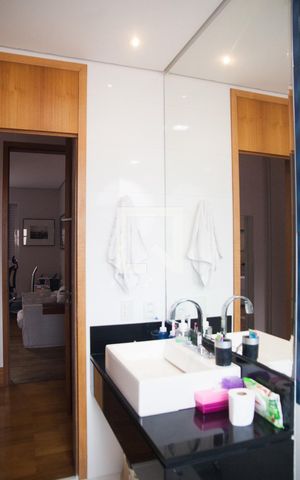 Casa à venda com 687m², 5 quartos e 10 vagas Casa à venda com 687m², 5 quartos e 10 vagasBanheiro da Suíte 3