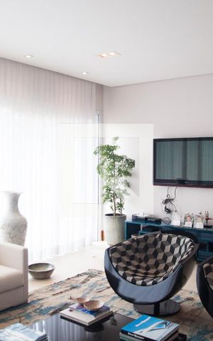 Casa à venda com 687m², 5 quartos e 10 vagas Casa à venda com 687m², 5 quartos e 10 vagasSala