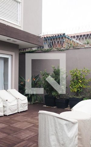 Casa à venda com 687m², 5 quartos e 10 vagas Casa à venda com 687m², 5 quartos e 10 vagasÁrea Externa