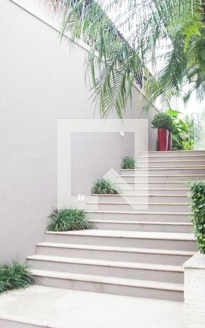 Casa à venda com 687m², 5 quartos e 10 vagas Casa à venda com 687m², 5 quartos e 10 vagasÁrea Externa