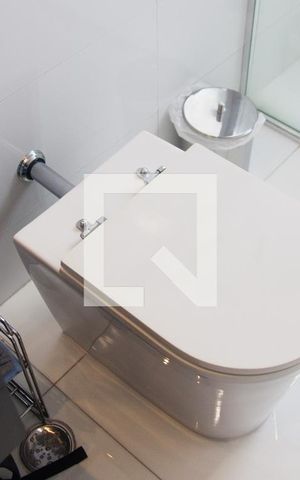 Casa à venda com 687m², 5 quartos e 10 vagas Casa à venda com 687m², 5 quartos e 10 vagasDetalhe do banheiro