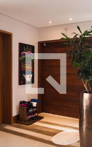 Casa à venda com 687m², 5 quartos e 10 vagas Casa à venda com 687m², 5 quartos e 10 vagasEntrada
