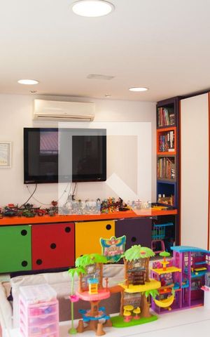 Casa à venda com 687m², 5 quartos e 10 vagas Casa à venda com 687m², 5 quartos e 10 vagasSala 3