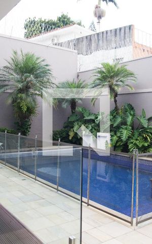Casa à venda com 687m², 5 quartos e 10 vagas Casa à venda com 687m², 5 quartos e 10 vagasPiscina