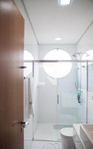 Casa à venda com 687m², 5 quartos e 10 vagas Casa à venda com 687m², 5 quartos e 10 vagasBanheiro da Suíte 2