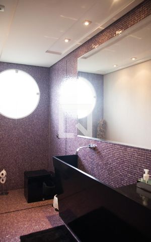 Casa à venda com 687m², 5 quartos e 10 vagas Casa à venda com 687m², 5 quartos e 10 vagasLavabo