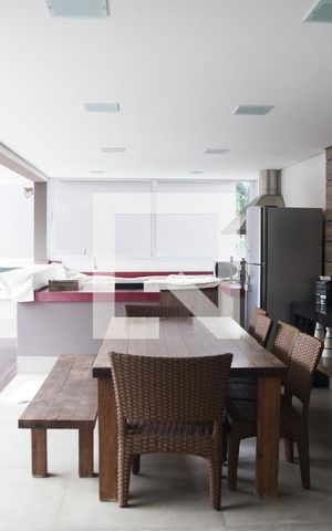 Casa à venda com 687m², 5 quartos e 10 vagas Casa à venda com 687m², 5 quartos e 10 vagasÁrea Gourmet
