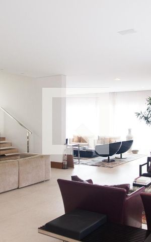 Casa à venda com 687m², 5 quartos e 10 vagas Casa à venda com 687m², 5 quartos e 10 vagasSala