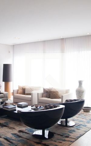 Casa à venda com 687m², 5 quartos e 10 vagas Casa à venda com 687m², 5 quartos e 10 vagasSala