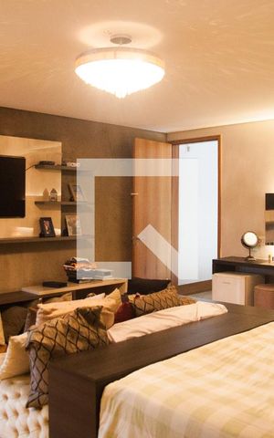 Casa à venda com 687m², 5 quartos e 10 vagas Casa à venda com 687m², 5 quartos e 10 vagasQuarto 1 - Suíte