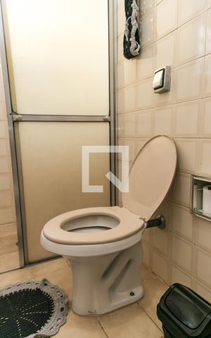 Casa à venda com 162m², 3 quartos e 2 vagas Casa à venda com 162m², 3 quartos e 2 vagasBanheiro da Suíte