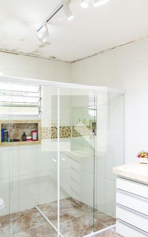 Casa à venda com 187m², 5 quartos e 2 vagasBanheiro da Suíte