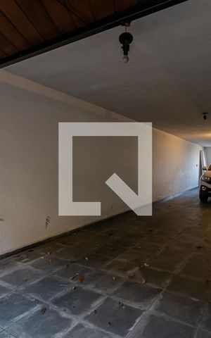 Casa à venda com 300m², 3 quartos e 6 vagas Casa à venda com 300m², 3 quartos e 6 vagasGaragem