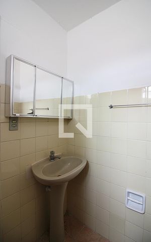 Casa à venda com 219m², 4 quartos e 3 vagasBanheiro Social Casa 2
