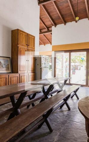 Casa à venda com 800m², 5 quartos e 4 vagas Casa à venda com 800m², 5 quartos e 4 vagasSalao de Festa