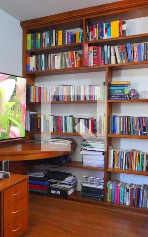 Casa à venda com 390m², 3 quartos e 2 vagasEscritório