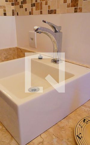 Casa à venda com 390m², 3 quartos e 2 vagasBanheiro Corredor