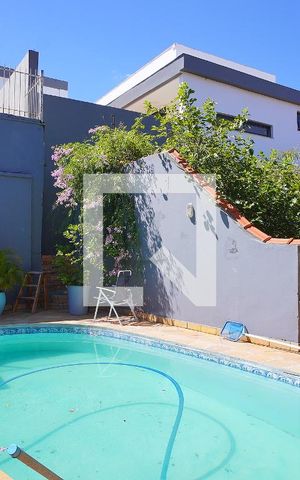 Casa à venda com 390m², 3 quartos e 2 vagasPiscina