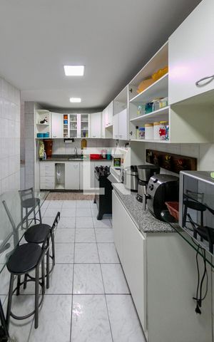 Casa à venda com 240m², 3 quartos e 2 vagasCozinha